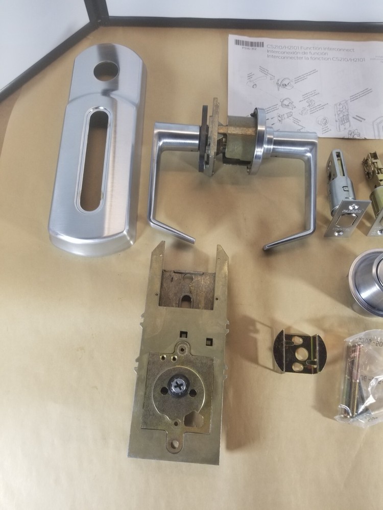 Falcon H2 101L Dane Handle 626 Satin Chrome Interconnected Lock