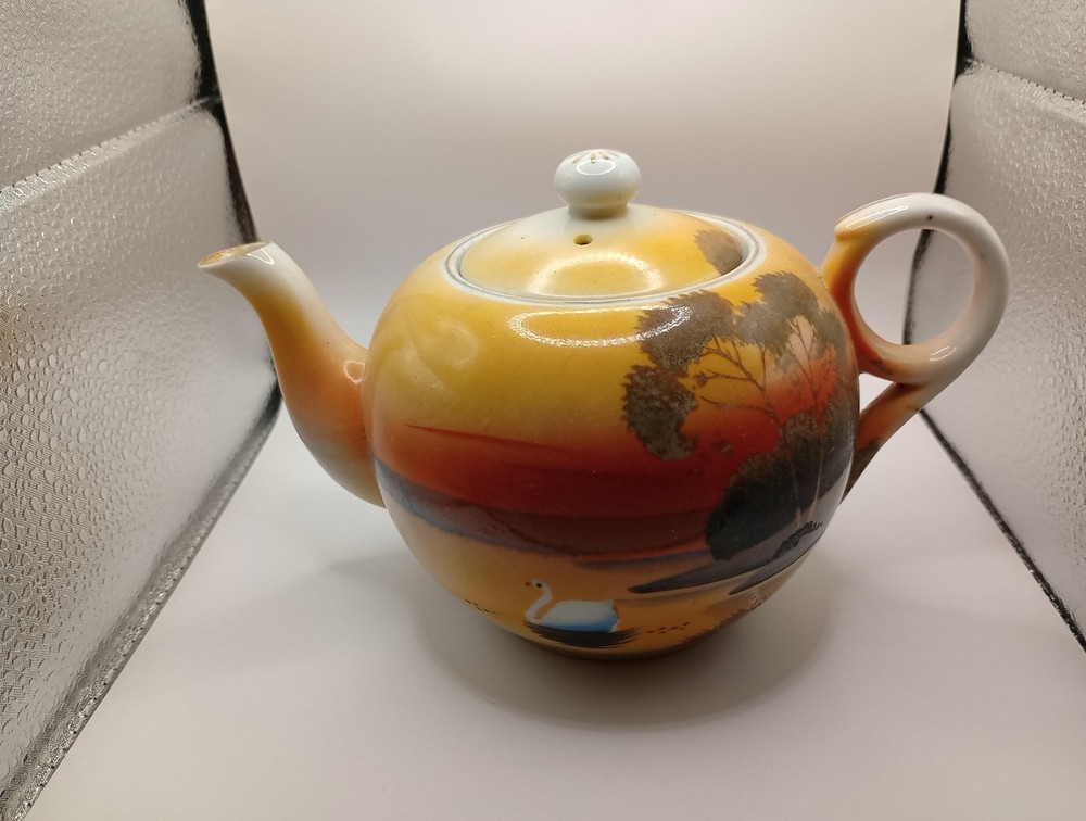 tea pot cream and sugar set