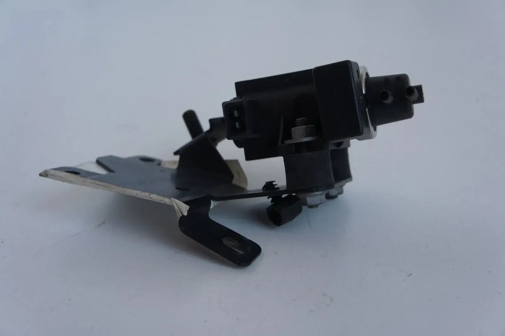 Genuine BMW E87 E46 E90 E91 E92 E93 E39 E60 Pressure Converter 11747796634