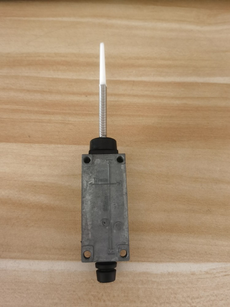 1PCS Limit Switch AZ8166