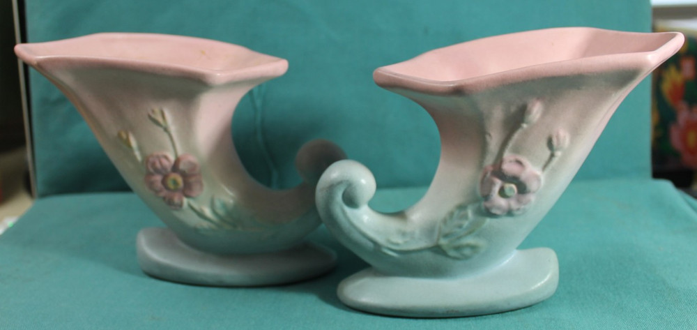HULL DOGWOOD CORNUCOPIA #522 4" PAIR