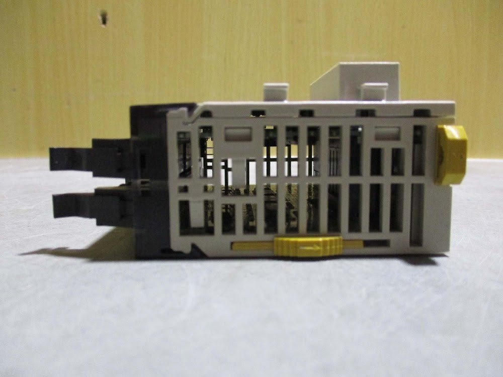OMRON CJ1W-MD263 PLC Mixed I/O Module (2 Units) USED
