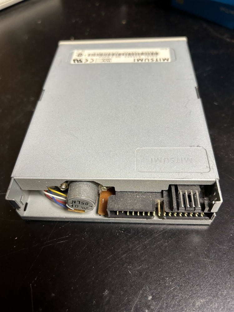 MITSUMI D359M3D 3.5" FLOPPY DRIVE - BEIGE FRONT PANEL