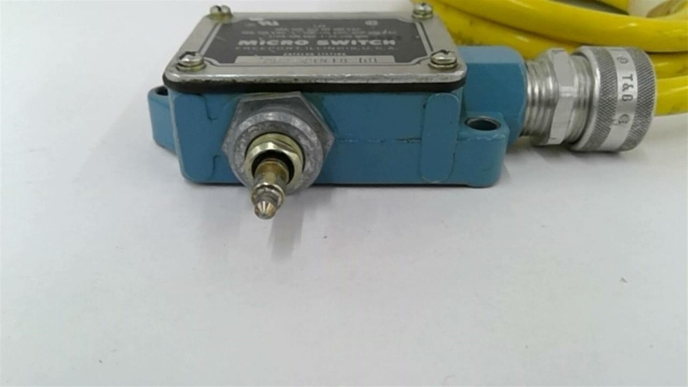 Micro-Switch BAF1-2RN18-RH With Daniel Woodhead LL22035 Cable