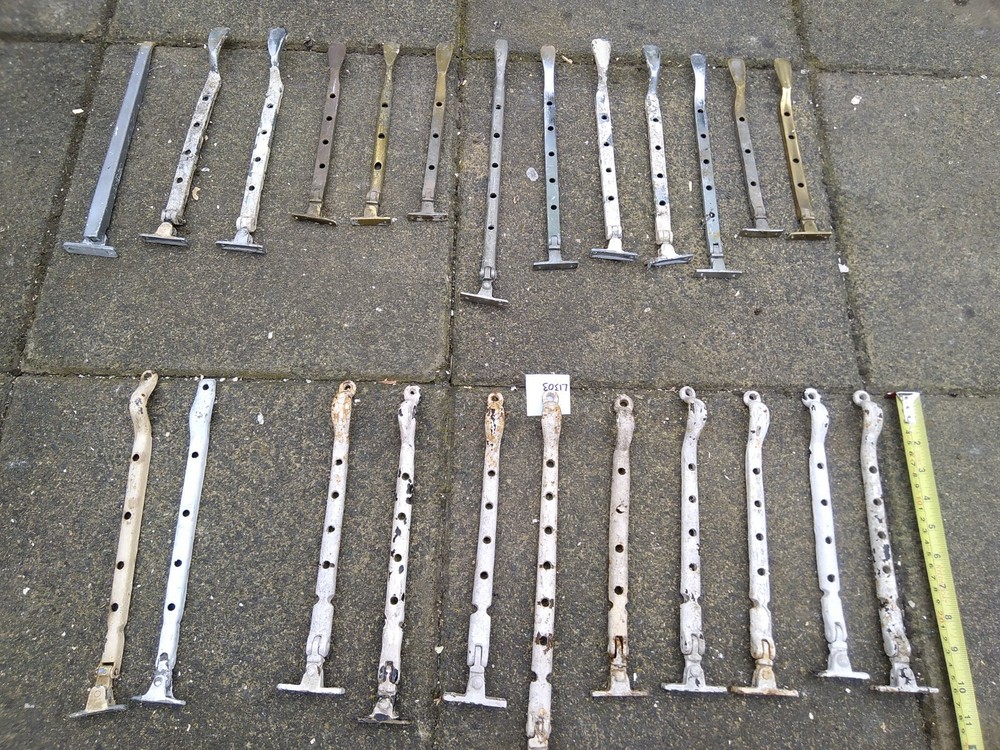 24 window handles / levers / openers / latch. L1303