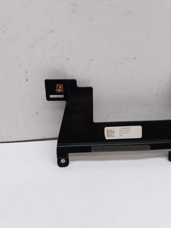 21 EXPEDITON PIFA BRACKET ABOVE CLUSTER