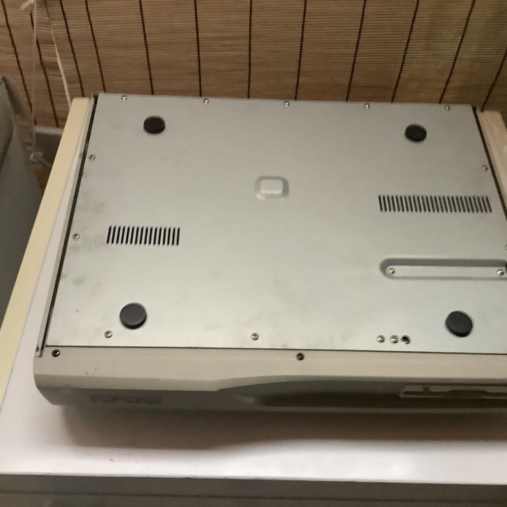 AKAI MPC2000XL sampler