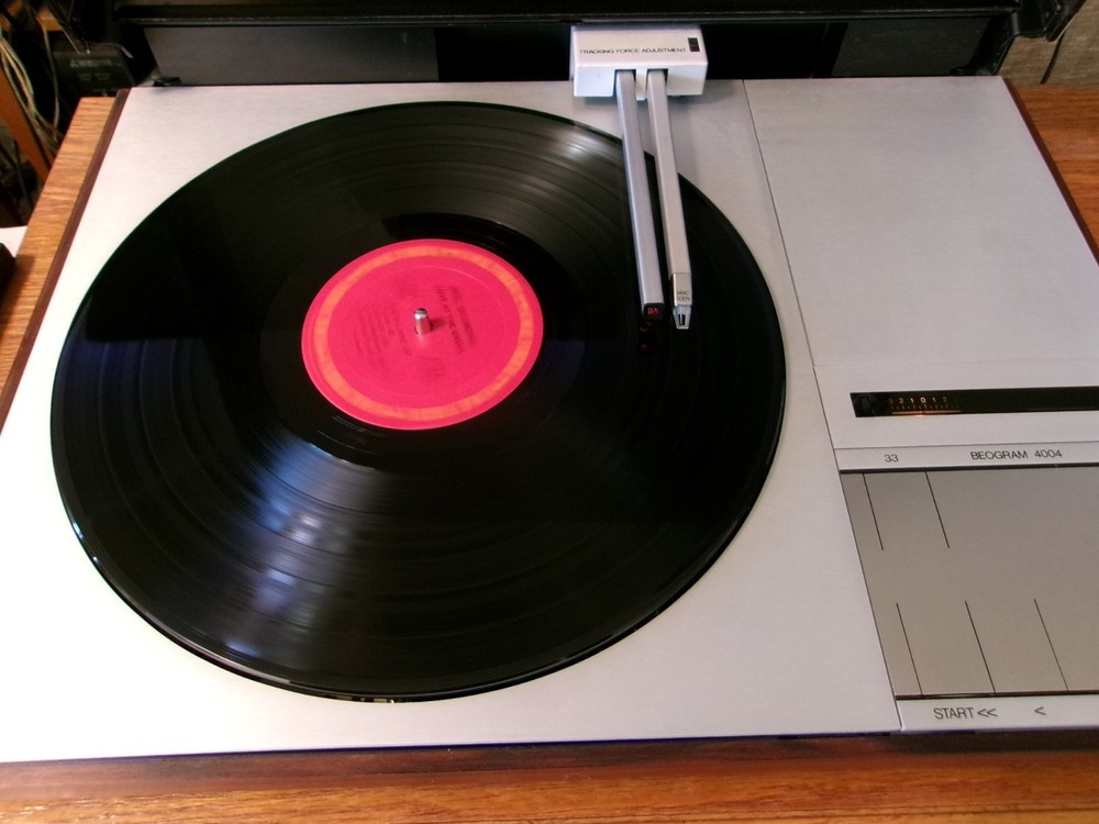 Bang & Olafson Beogram 4004 turntable