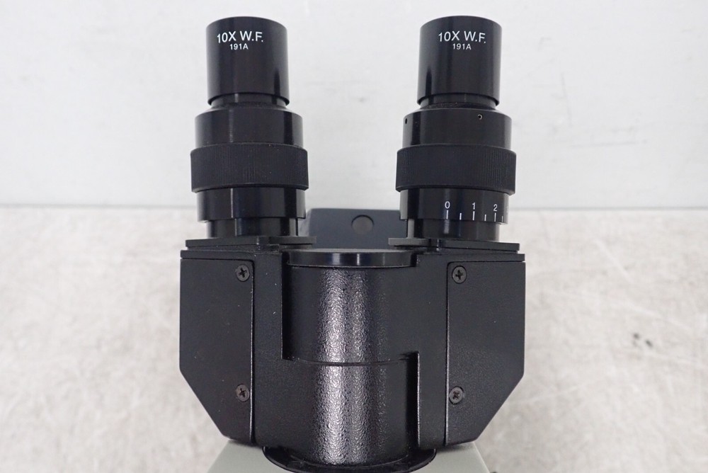 Leica ATC 2000 Binocular Microscope with 4x, 40x Achrom Objectives