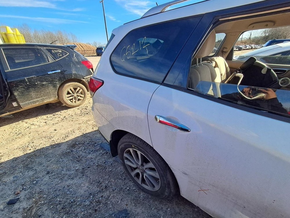 2016 Nissan Pathfinder Used Dash Screen Control Module 594-01565