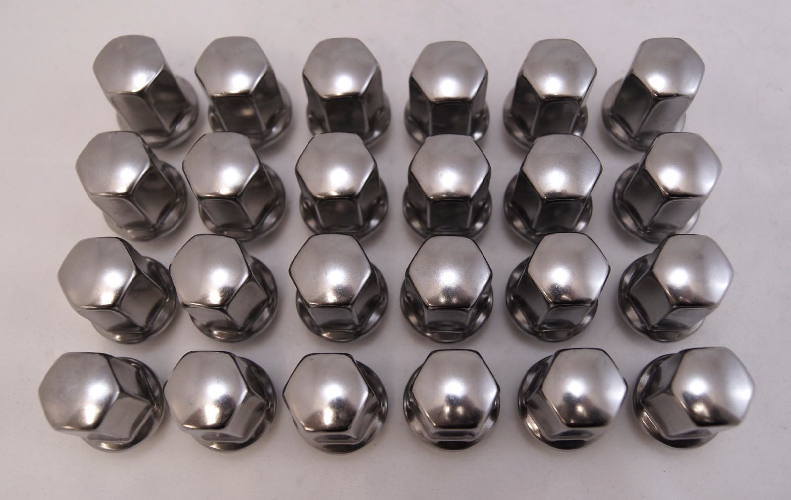 9596070 24 GM Chevy GMC Cadillac Factory Polished Stainless 14x1.5 Lugs Lug Nuts