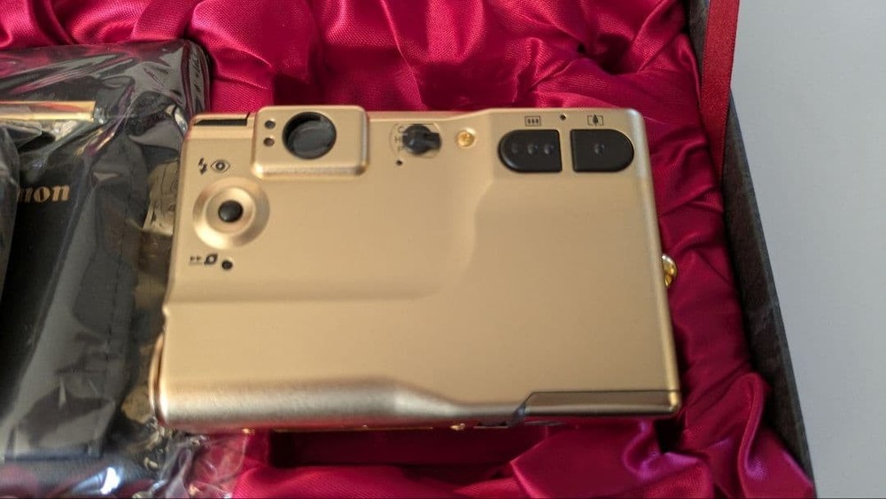 Canon Camera Ixy Limited Version 60Th Anniversary