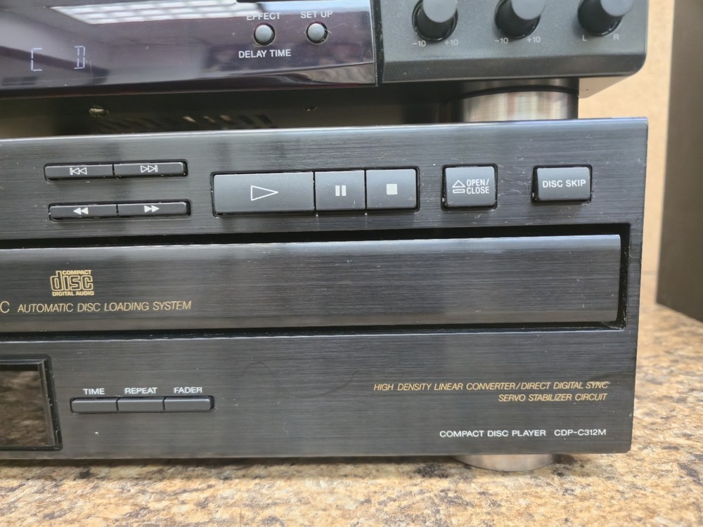 Sony true HI-FI surround system w/remote &speakers serviced fully Functional