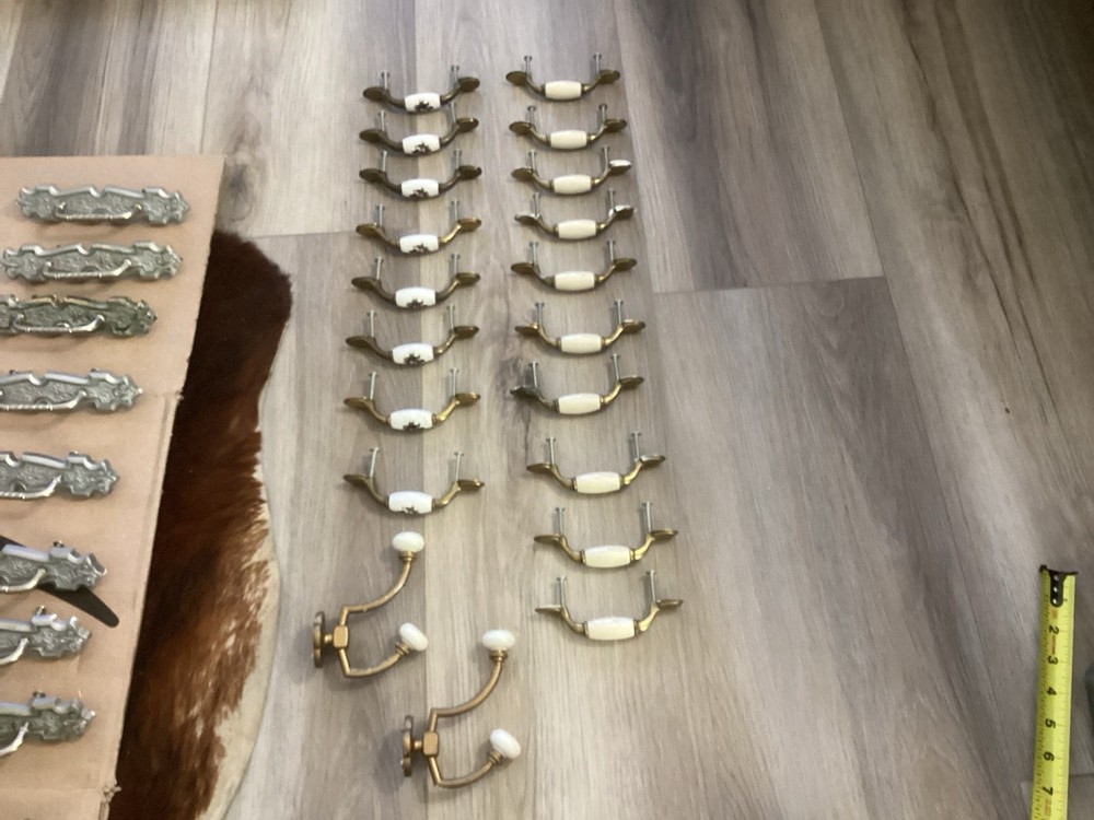 Drawer And Cabinet Door Pulls Handles Vintage