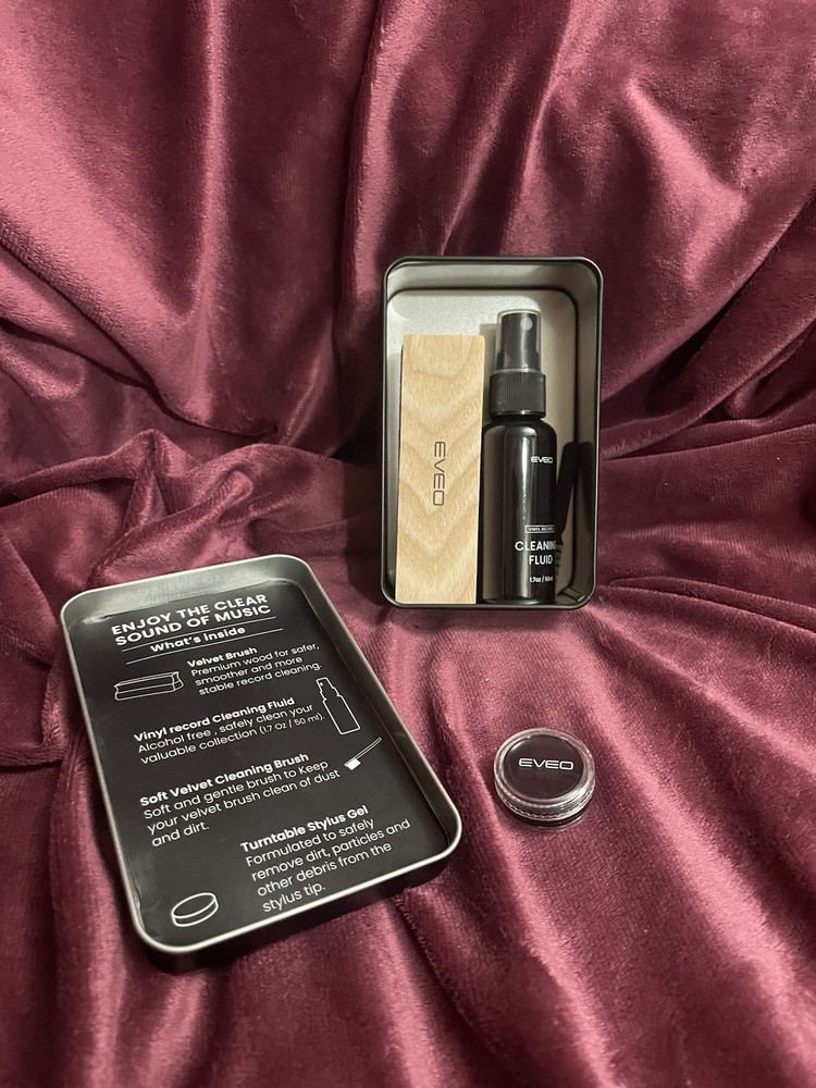 Record cleaning kit (like new, in original box)