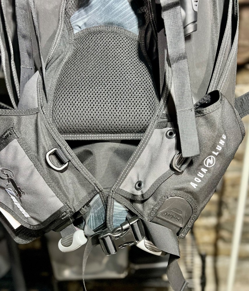 Aqua Lung ZUMA BCD size Medium Large