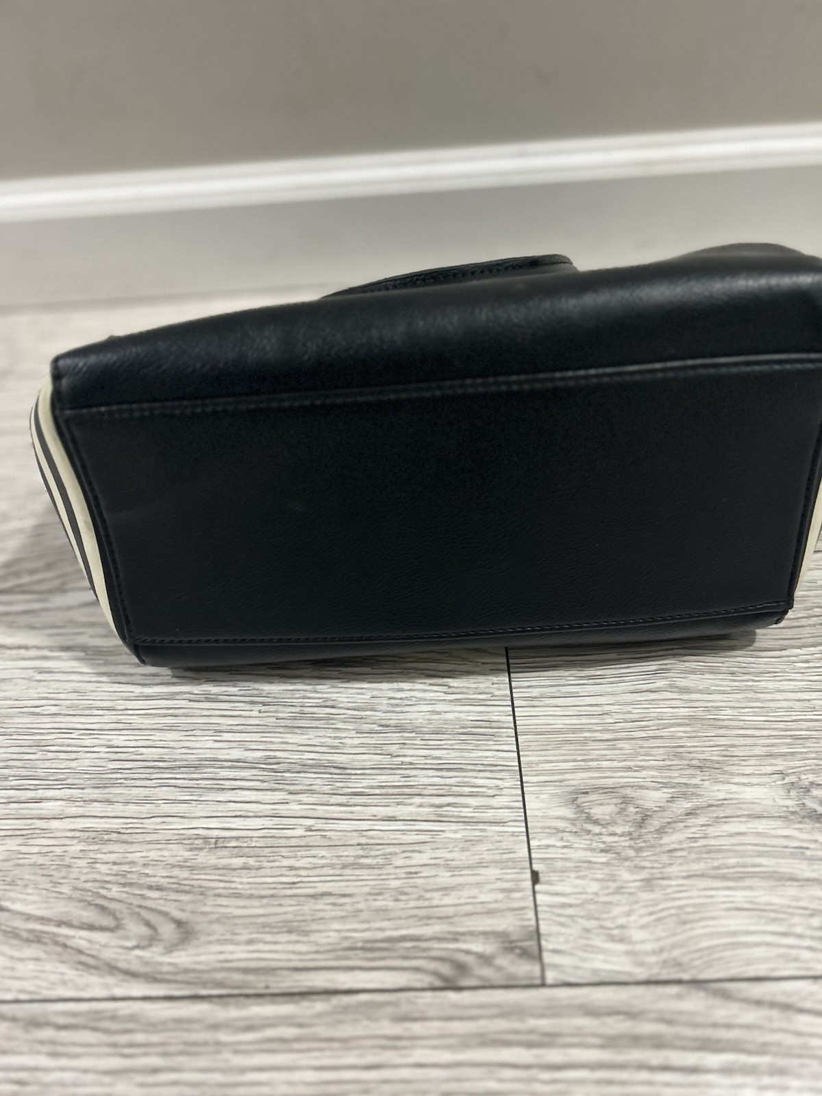 Loungefly Disney Purse Snow White Evil Queen Poison Apple Black Carry Bag