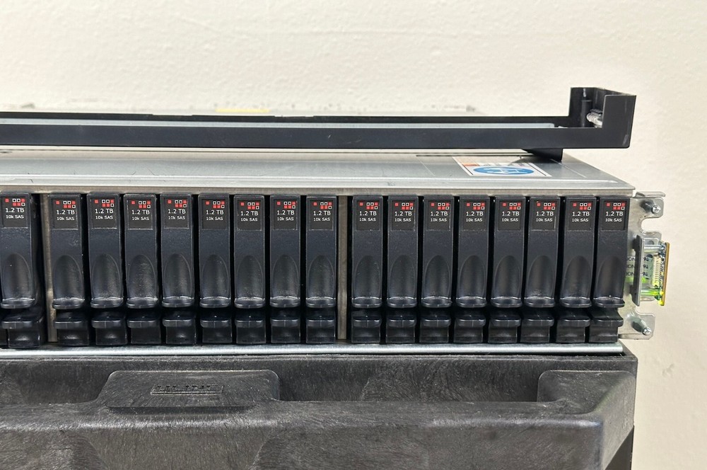 Quantum 24-bay SAS disk array w/ Dual 1-05134-01 Quantum SAS SAN Controller