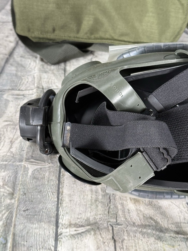 US M40 Gas Mask Small . Face Mask, Filter & Extra Inserts-C