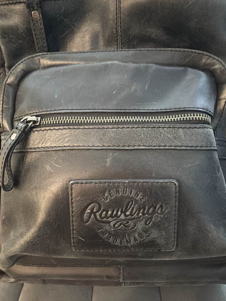 Rawlings Estonia Leather Vintage Backpack. Missing tab on zipper
