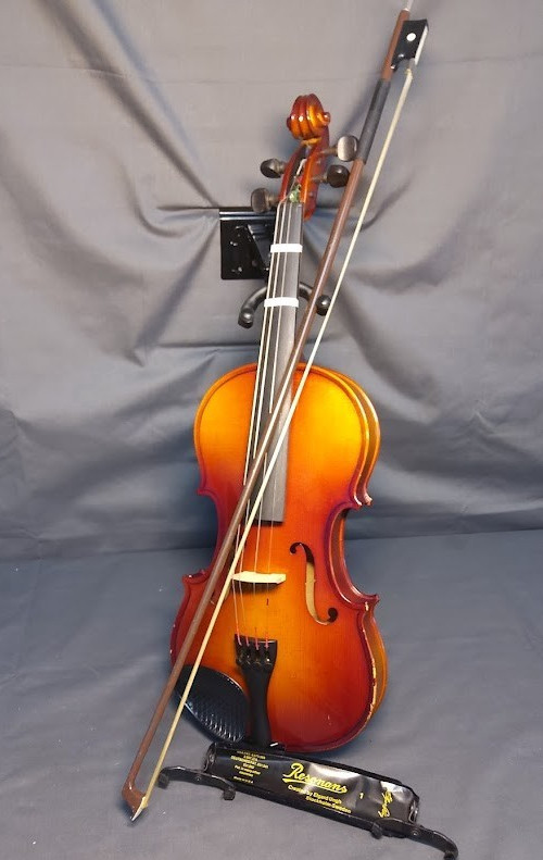 Hans Garrett violin