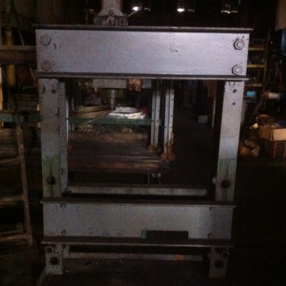 HYDRAULIC H FRAME PRESS  WORKS GREAT!