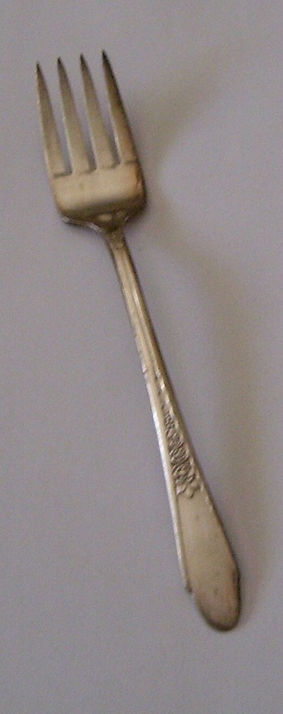 1 Dessert Fork Gardenia International Silver 1941 Silverplate