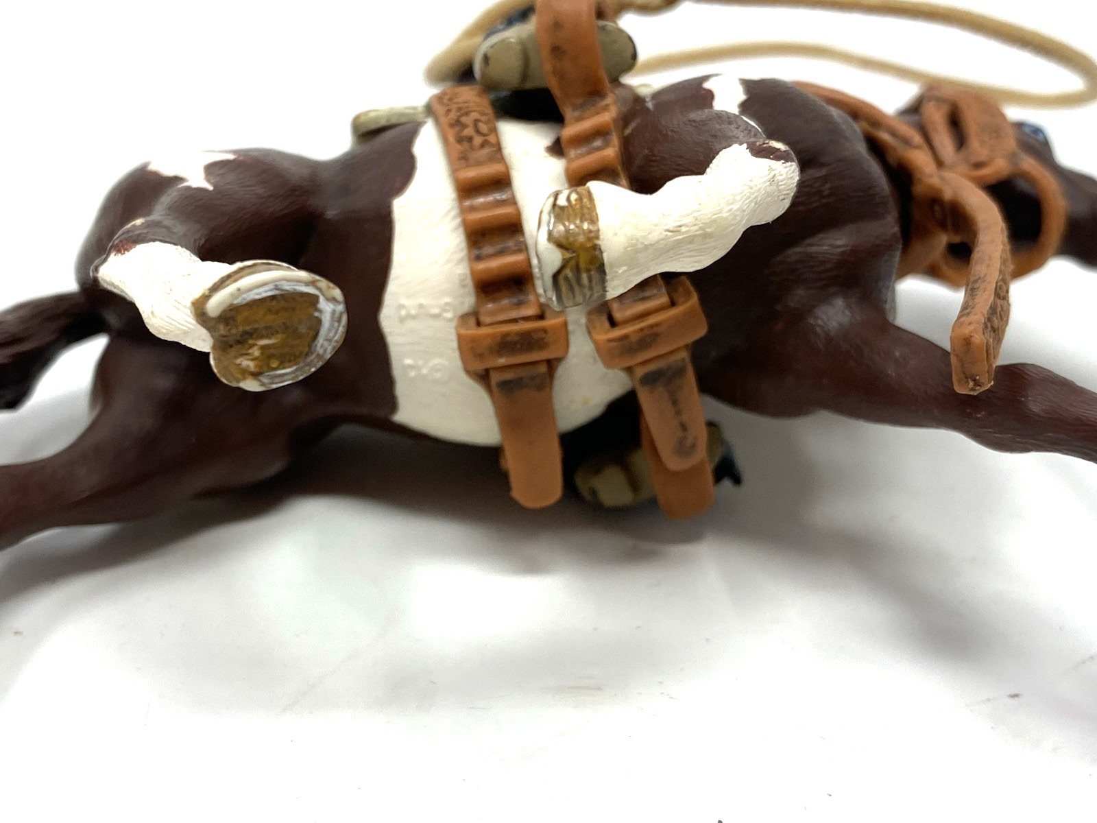 Schleich 2 Texas Longhorn Bulls, Horse & Cowboy Roping Figurines