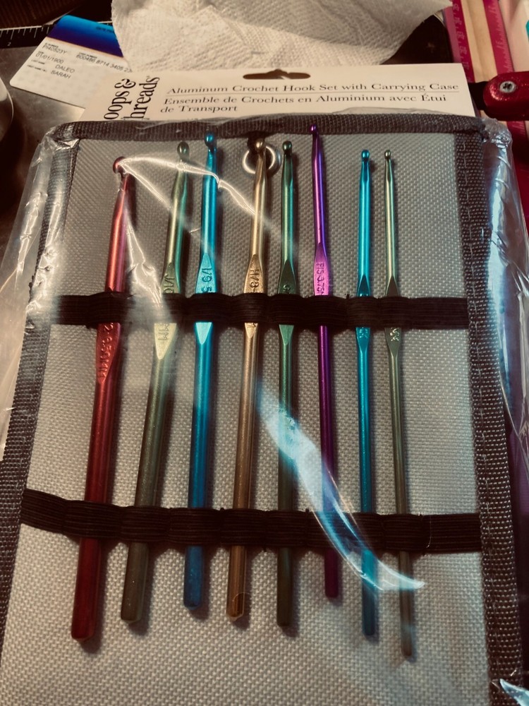 Loops & Threads Aluminum Crochet Hook Set In Carrying Case New