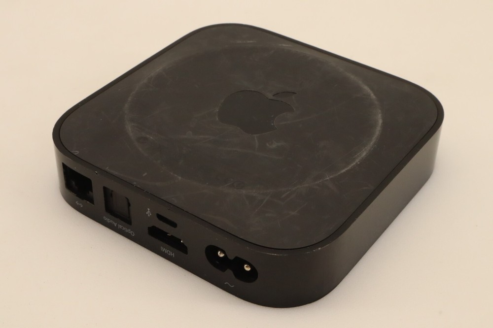 Apple TV 3rd Generation A1469 + Remote & Power Cable