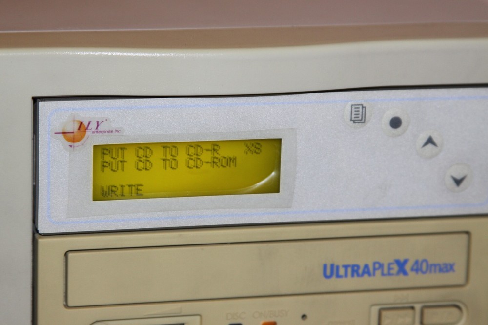 ILY enterprise CD Duplicator 1:6 (Plextor, Yamaha)