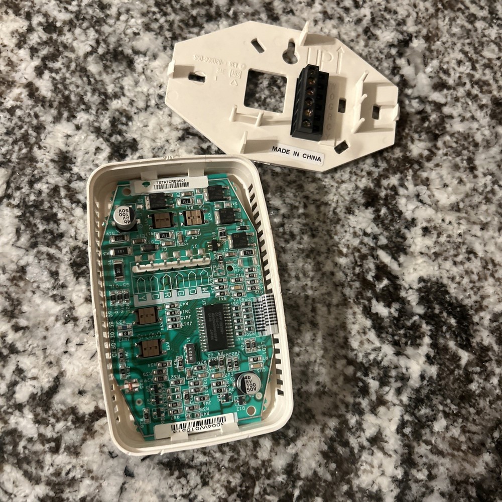 Totaline Digital Thermostat / White /TSTATCRBSS01