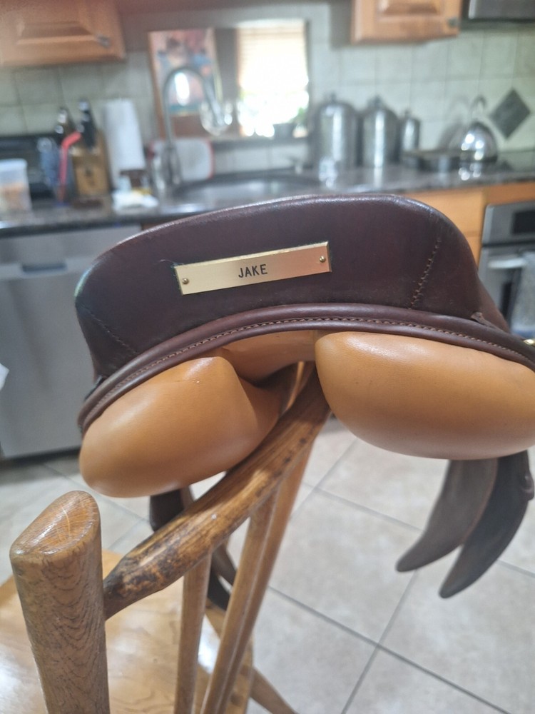 Collegiate 16.5" Saddle - Excellent Condition - with accessories