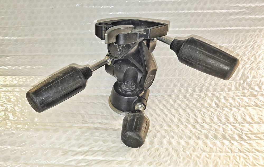 Manfrotto 804RC2 3-Way Basic Pan Tilt Head w/ Quick Lock Tripod