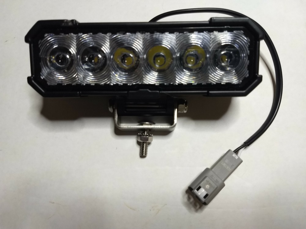 TecNiq SteelHead 6x3x2 Mountable Work Light 6 LED  Spot pattern