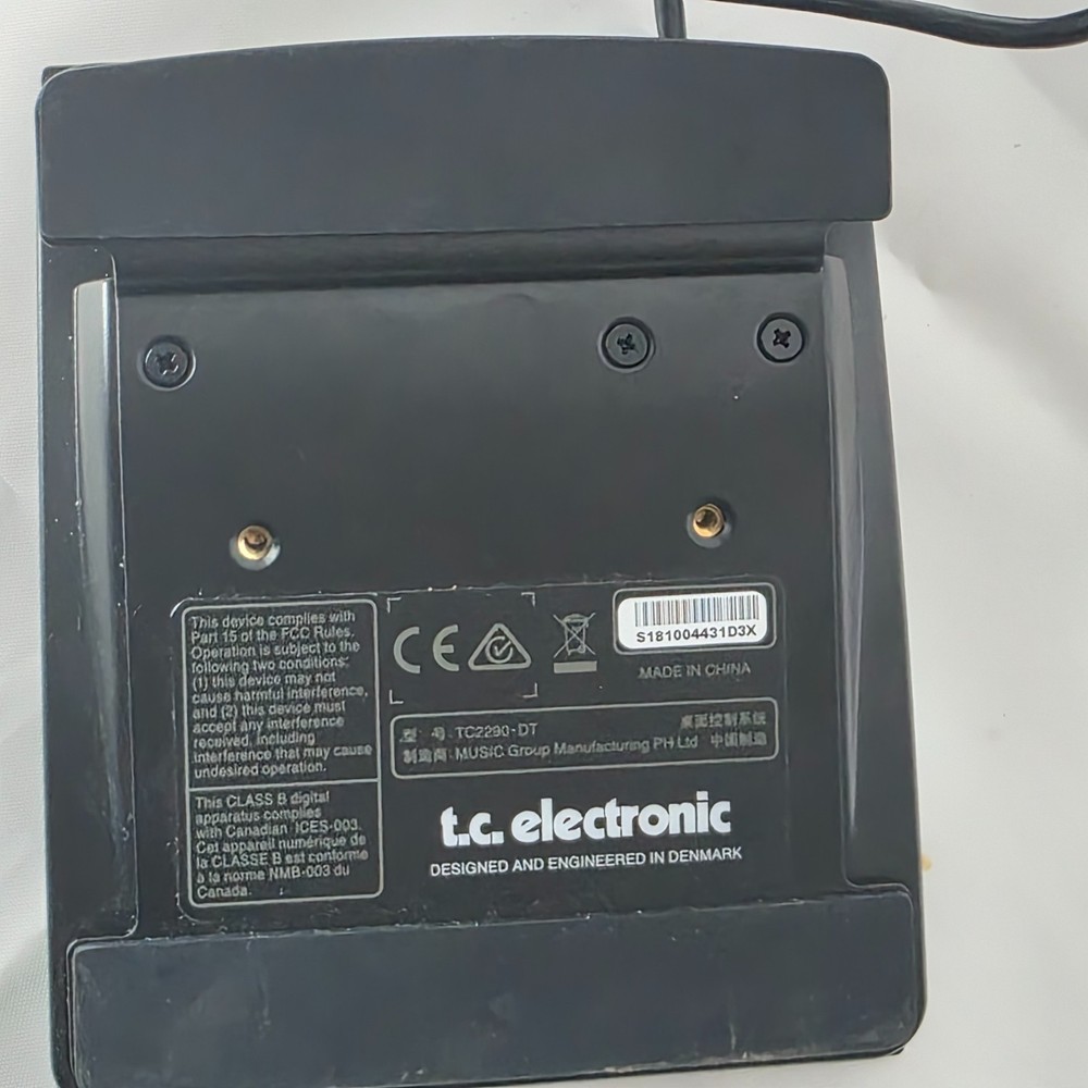 TC Electronic TC2290-DT Dynamic Digital Delay Desktop Controller with USB Black