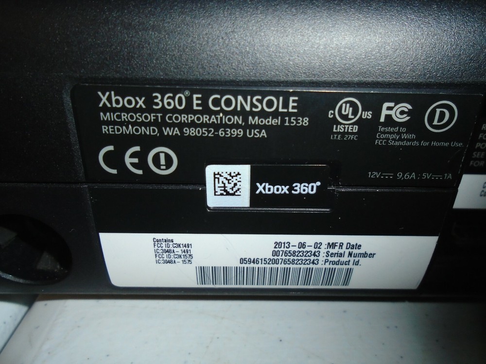 Microsoft Xbox 360 1538 Bundle Kinect, Controller, Headset & 5 Games Read Descr.