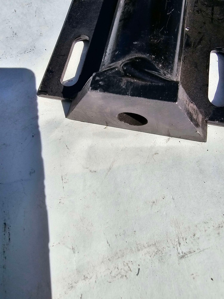486178C1 Bracket Hood International