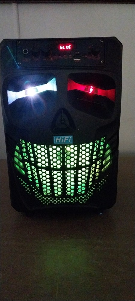 Aesackir Bluetooth Speaker Lights Up No Mic. or Remote TESTED Lights Work