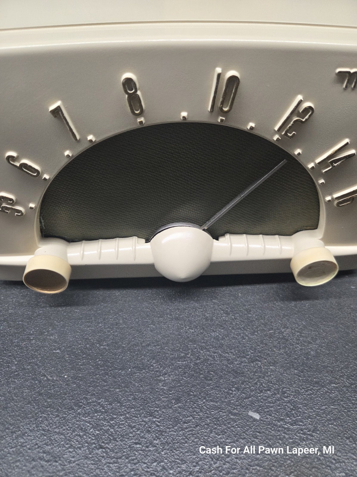 Vintage Motorola 69X “TORPEDO” Tube Radio Mid Century 1950s Works art deco cream