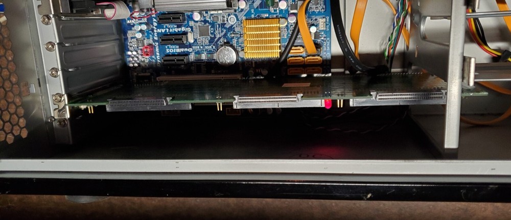 ADAPTEC AAA-132/133 PCI RAID Controller 1651606-00--POWERS UP--