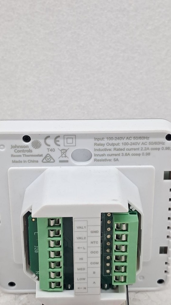 Johnson Controls T7600-TF20-9JS0 Temperature Controller