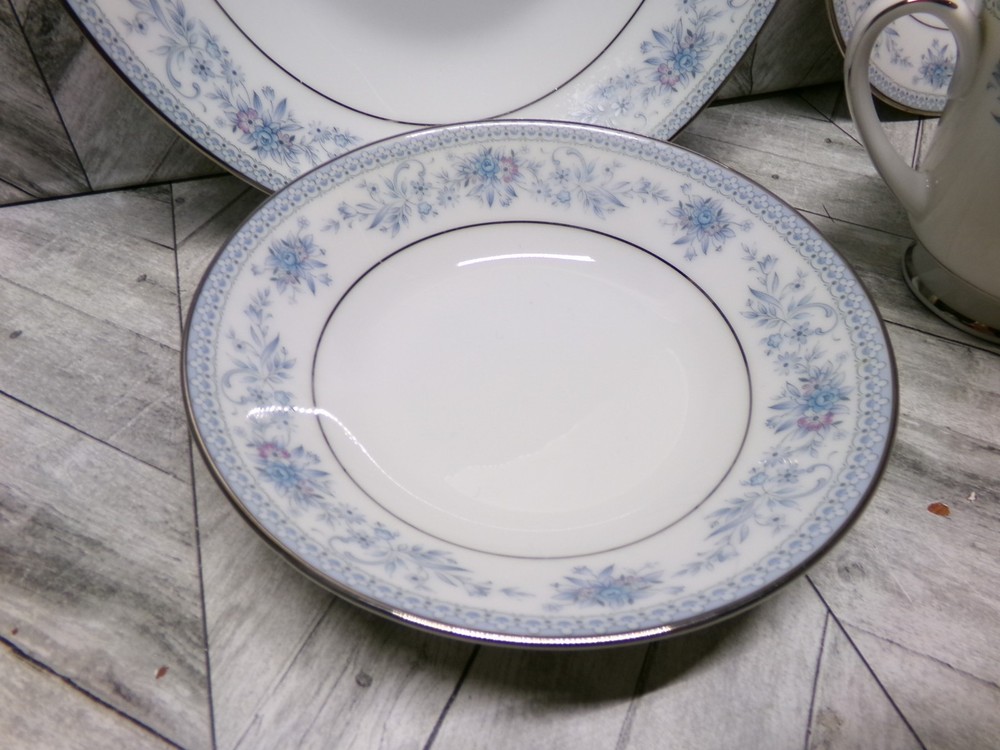 7 Piece Noritake Blue Hill 2482 Table Setting