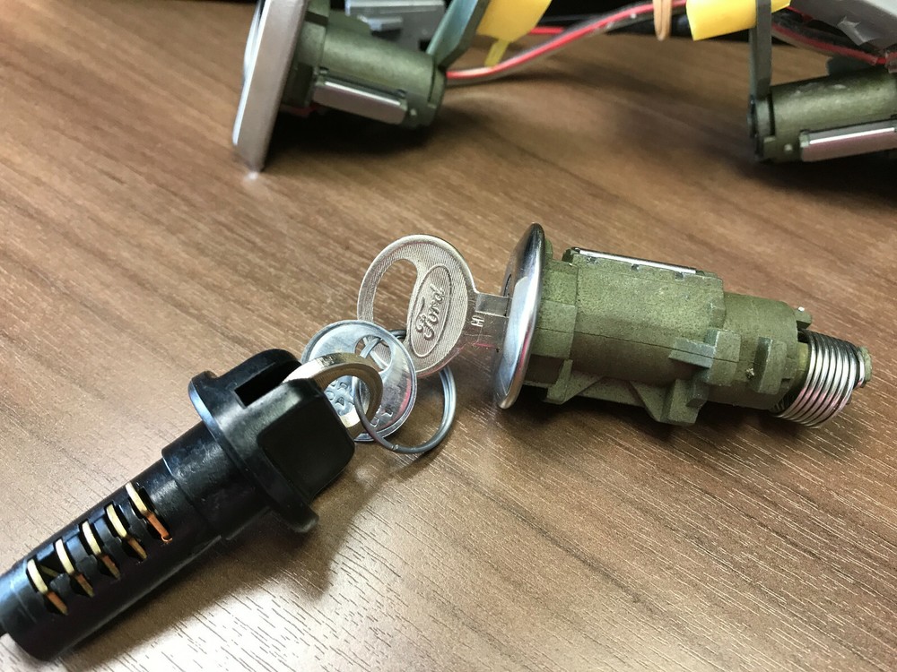 1981-89 Ford Lincoln Mercury Door & Trunk Lock Set, Lighted Rectangular Face NOS