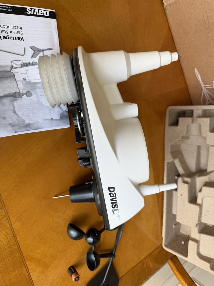 Davis Instruments Vantage Vue Wireless Integrated Sensor Suite 6250