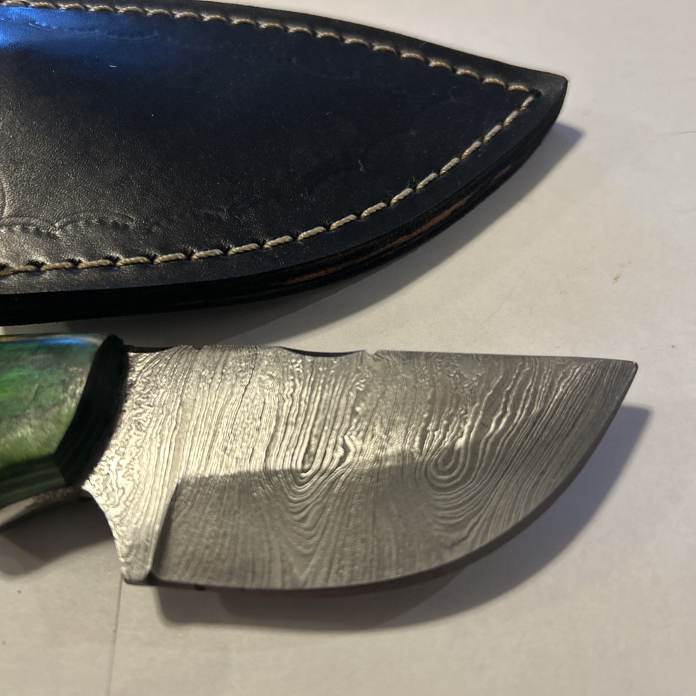 Fixed Blade Knife With Sheath And Box