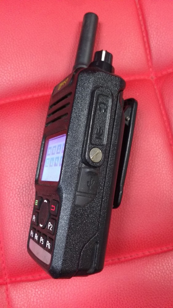 DirectPTT i682 Two Way Global Cellular Network Radio USED POWERS ON