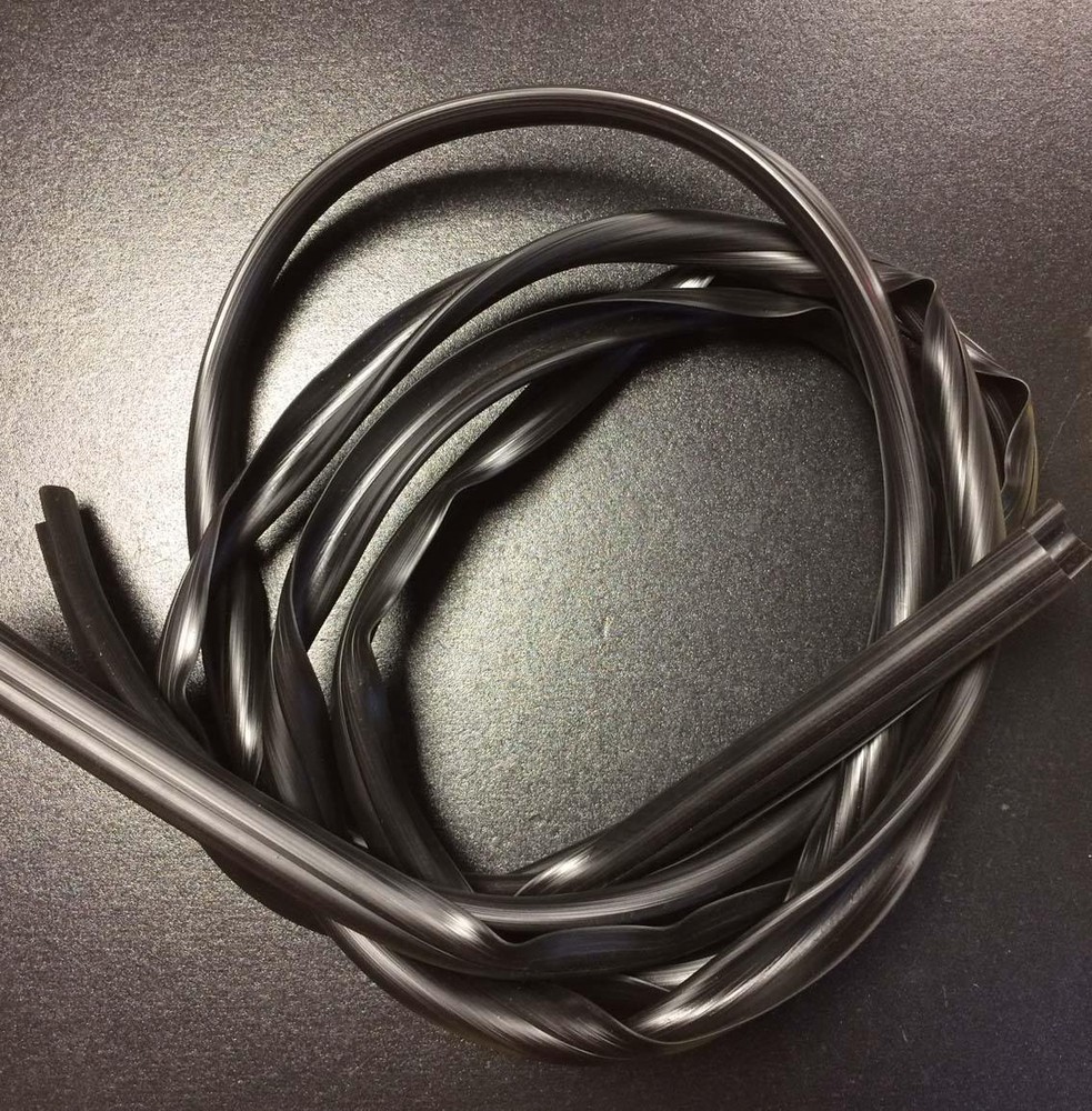 Side panel trim rubber black (pair) for Lambretta