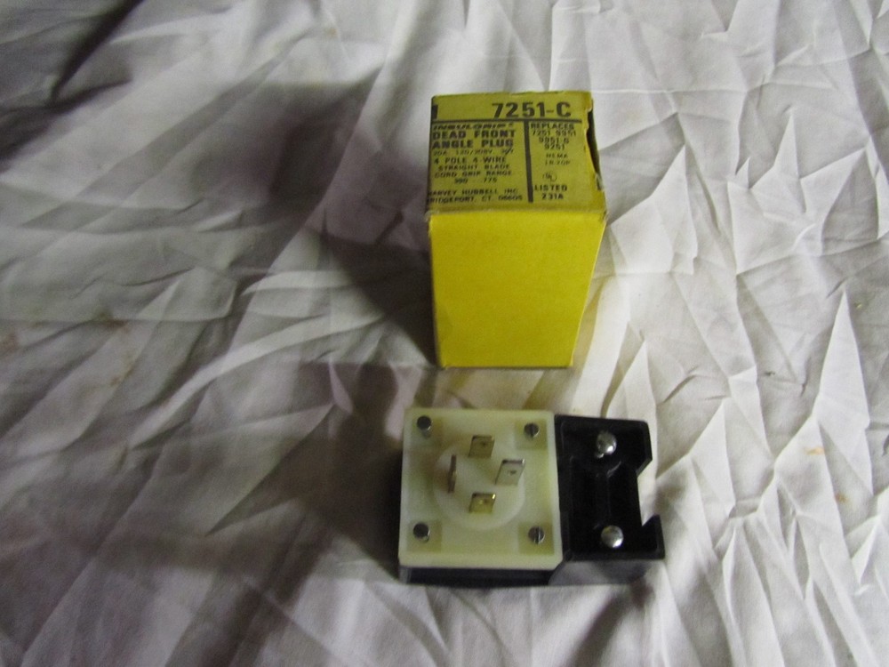 DEAD FRONT ANGLE PLUG 7251C