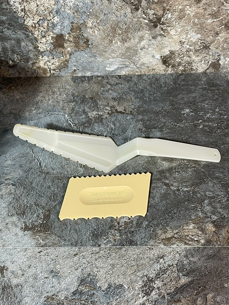 Tupperware Gadget 1228-2 Sheer Pie Server Cake Slicer & Cake Decorator 1558